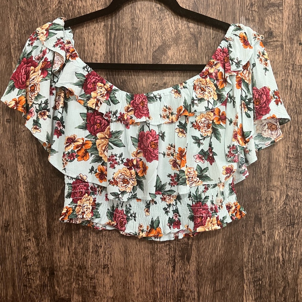 Ladies American Eagle medium crop top